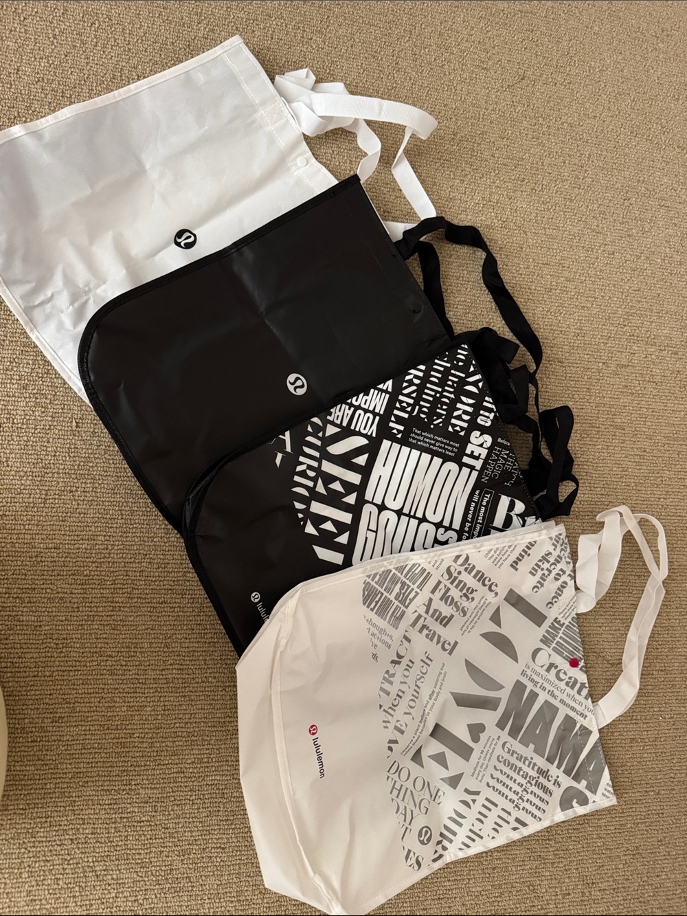 lululemon athletica Black & White Graphic Reusable Tote Bags - Set of 4